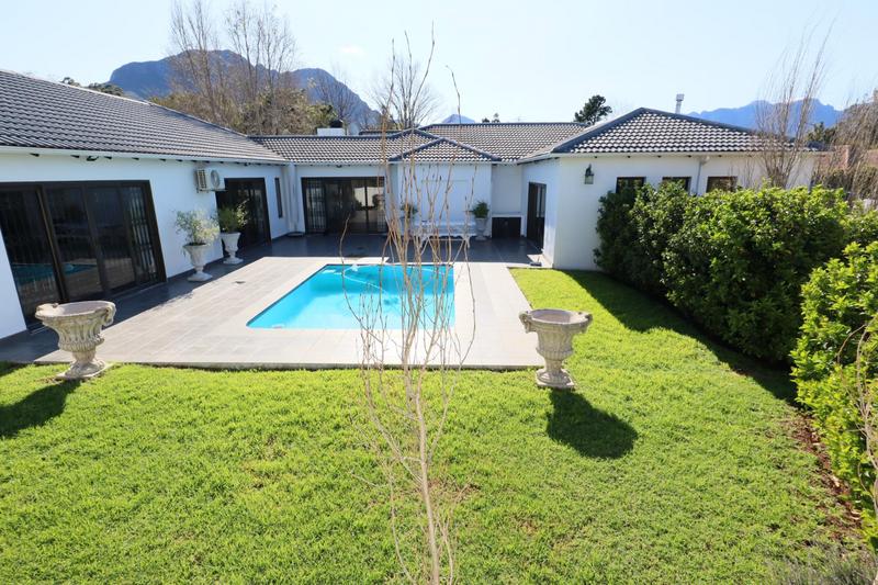 5 Bedroom Property for Sale in Golden Acre Western Cape